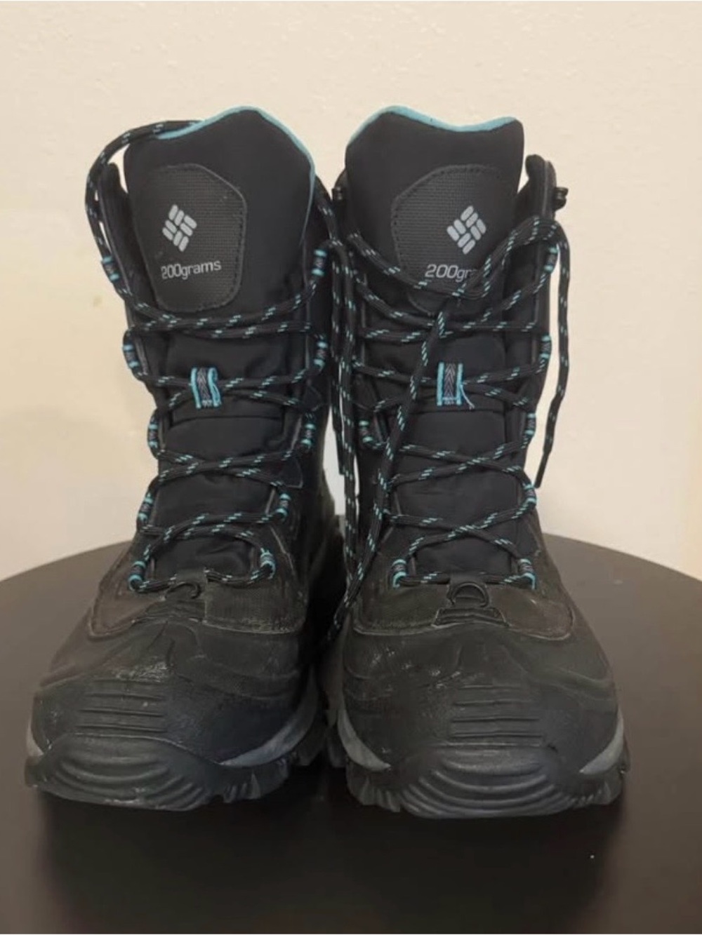 Columbia 200 Grams Black Boots with Teal Accents